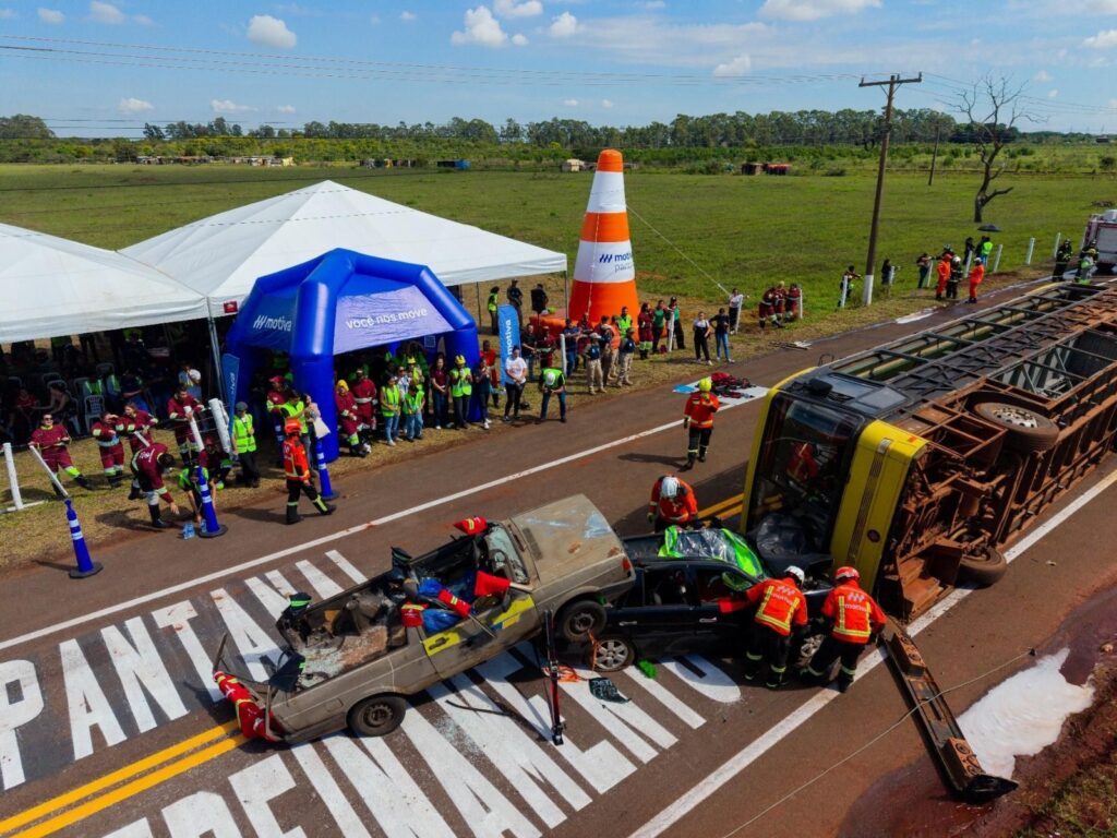 Exercício simula acidente grave com vazamento de produto perigoso na BR-163 Exercício simula acidente grave com vazamento de produto perigoso na BR-163
