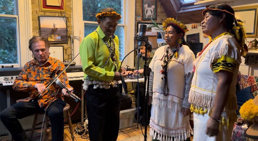 Rap indígena e rezas Guarani e Kaiowá ganham o mundo em lançamento internacional neste sábado