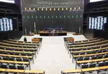 PEC que acaba com escala 6×1 pode ser votada até o fim de maio, dizem deputados