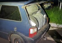 Vídeo: Fiat Uno é flagrado ‘carregado até as tampas’ com pneus e cigarros do Paraguai