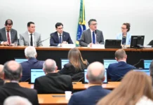Comissão da Câmara vota PEC que acaba com escala 6×1 e reduz jornada para 40 horas