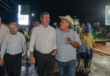 Caso envolvendo banqueiro abre crise na pré-candidatura de Flávio Bolsonaro