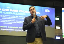 Eduardo Riedel encerra programação com defesa do fortalecimento dos municípios e parceria com a Assomasul