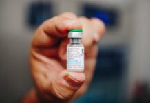 Sesau garante que vacina contra dengue é segura e alerta para baixa procura na Capital