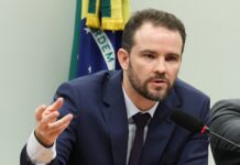 Brasil tenta esclarecer impactos de decisão dos EUA sobre PCC e Comando Vermelho