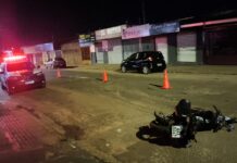 Motorista foge após atropelar motociclista ferido em acidente no Jardim Centro Oeste