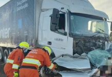 Colisão entre carro e caminhão na BR-163, em Juti, deixa dois mortos