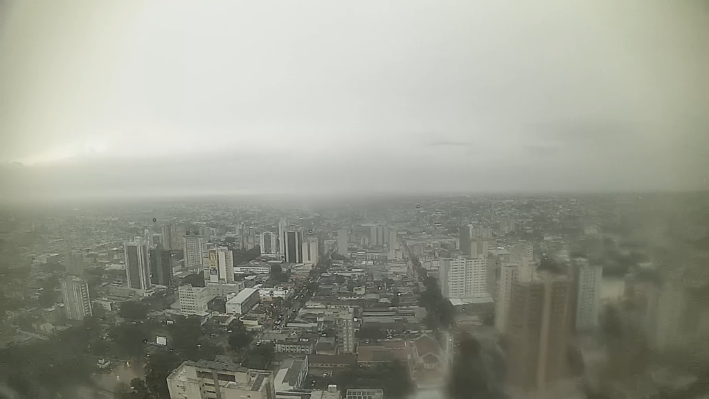 Chuva atinge a Capital e confirma previsão de queda na temperatura para esse final de semana