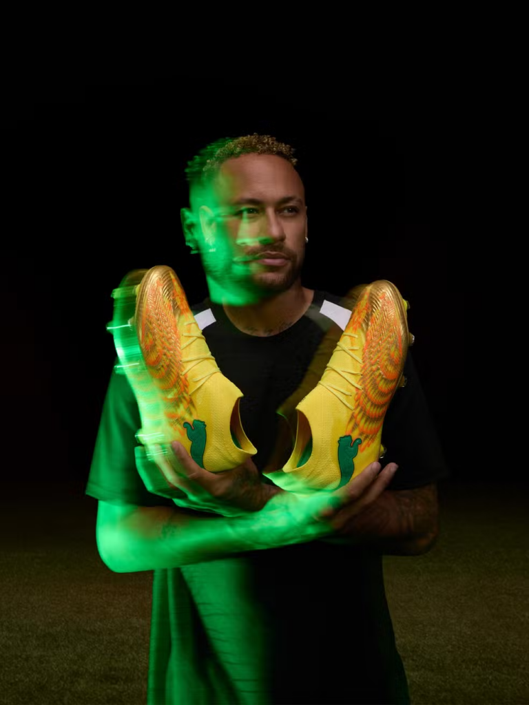 Publicidade de chuteira confirma escalação de Neymar Jr. no jogo contra a Escócia Publicidade de chuteira confirma escalação de Neymar Jr. no jogo contra a Escócia