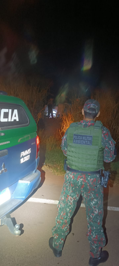 Caminhonete furtada e carregada com maconha é abandonada após fuga na Capital