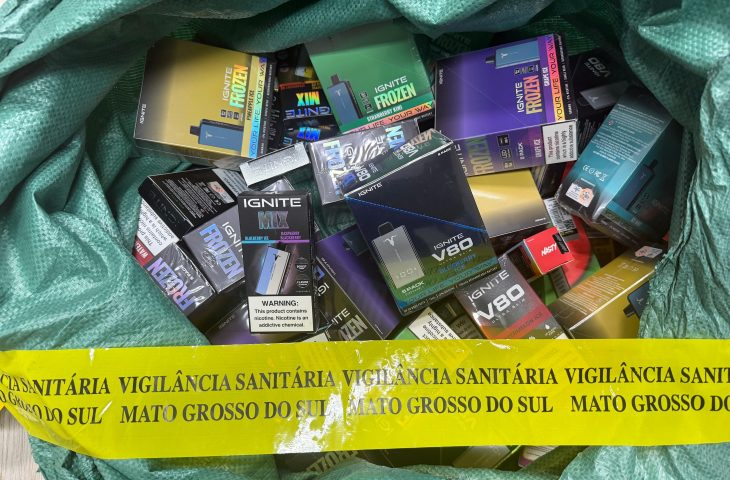 Operação apreende mais de 2,2 mil emagrecedores irregulares e 129 vapes em transportadora na Capital
