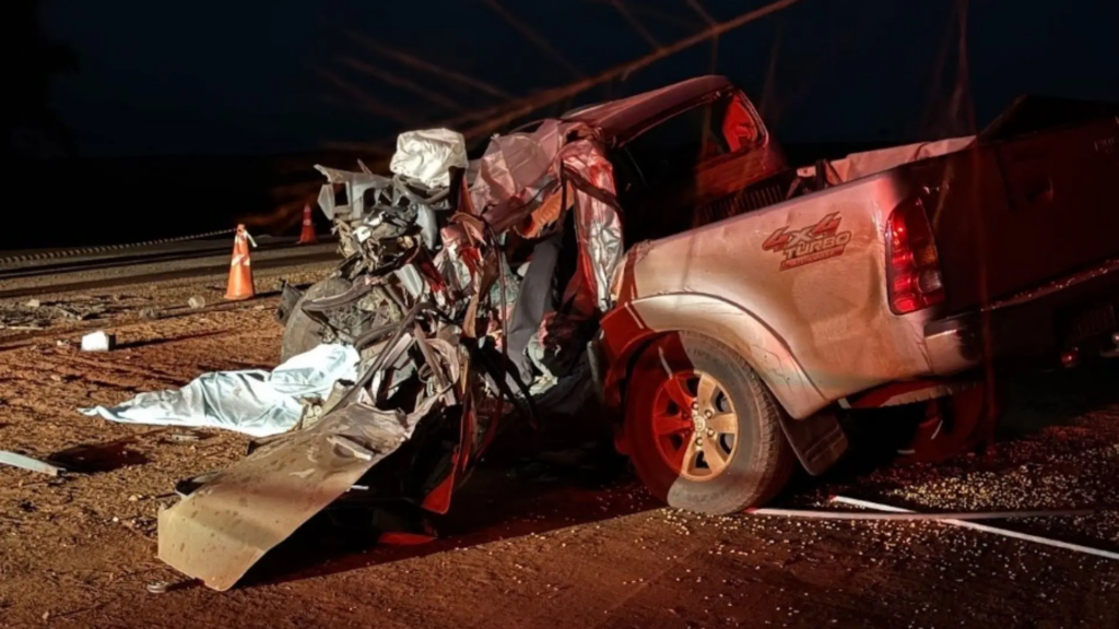 Motociclista morre após queda e motorista perde a vida em colisão com bitrem em MS
