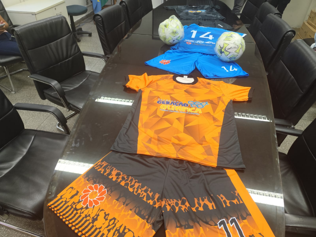 Mineradora destina uniformes e bolas para projeto esportivo Geração Olímpica Mineradora destina uniformes e bolas para projeto esportivo Geração Olímpica
