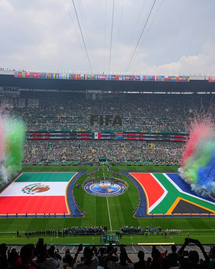 Copa do Mundo começa com 3 jogadores expulsos e vitória do México sobre a África do Sul