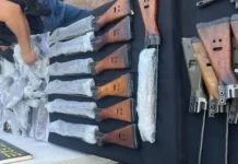 Policial é preso com 20 fuzis escondidos em veículo na fronteira com o Brasil