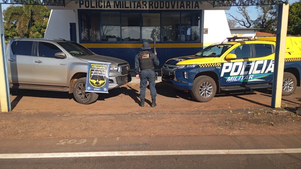 Polícia recupera caminhonete, apreende 549 kg de drogas e prende suspeitos