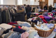 Bazar da Pechincha oferece roupas de inverno com preços baixos em Dourados