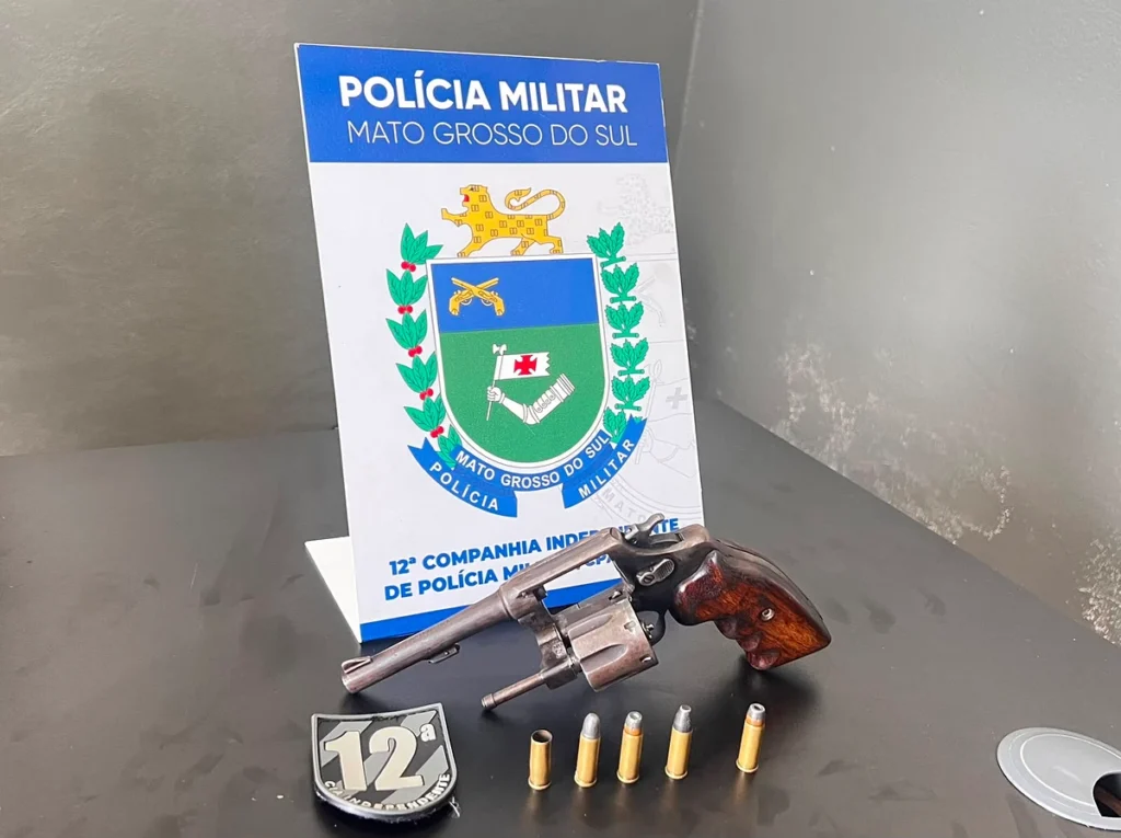 Dupla é presa logo após assaltar joalheria no centro de São Gabriel do Oeste Dupla é presa logo após assaltar joalheria no centro de São Gabriel do Oeste
