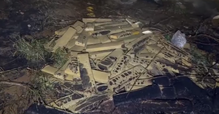 Fuga termina com carro incendiado, droga apreendida e veículo furtado destruído na BR-262