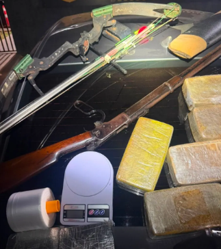 Homem é preso com quase 18 quilos de pasta base de cocaína, armas e munições em Campo Grande Homem é preso com quase 18 quilos de pasta base de cocaína, armas e munições em Campo Grande