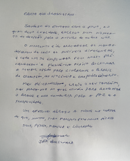 Em carta, Bolsonaro chama Flávio de "porta-voz" e reforça apoio ao Planalto Em carta, Bolsonaro chama Flávio de "porta-voz" e reforça apoio ao Planalto