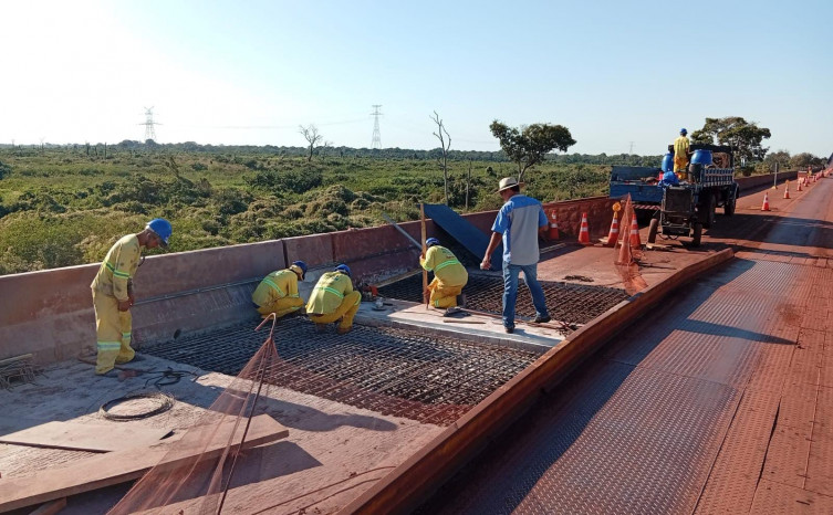 Obra na ponte sobre o Rio Paraguai provoca interdição total da BR-262 neste domingo Obra na ponte sobre o Rio Paraguai provoca interdição total da BR-262 neste domingo