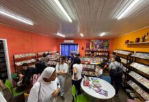 Drive-thru recebe doações de livros no Centro de Campo Grande entre quinta e domingo