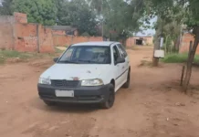 Carro de entregador roubado por dupla armada na Capital é localizado danificado