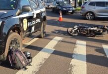 Manobra irregular na Av. Eduardo Zahran leva motociclista a colidir em viatura