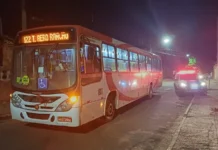 Ônibus atropela homem na Vila Nhanhá; vítima ficou presa sob o veículo