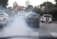 Poluição de veículos pode aumentar em 47% mortes no Brasil até 2050, aponta estudo