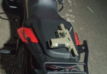Suspeito de homicídio tenta fugir de moto, joga pistola e acaba preso pelo Choque