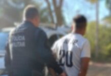 Suspeito de feminicídio é preso após horas escondido em mata com filha de 5 anos