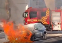 Carro pega fogo na Avenida Afonso Pena após apresentar pane