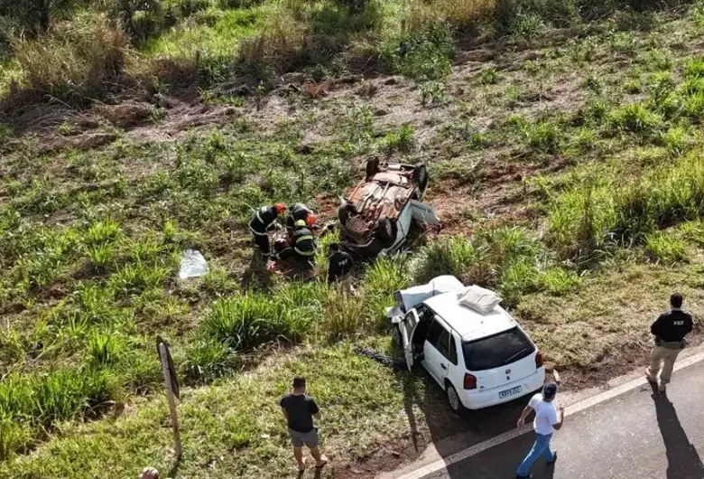 Colisão frontal na BR-376 deixa um morto e cinco feridos em Ivinhema Colisão frontal na BR-376 deixa um morto e cinco feridos em Ivinhema