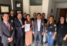 Em comemoração de 20 anos da Lei Maria da Penha, Marcio Fernandes homenageia equipe da DEAM