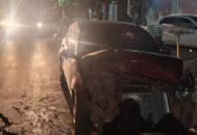 Veículo atinge caçamba em Corumbá e motorista é socorrido em estado grave