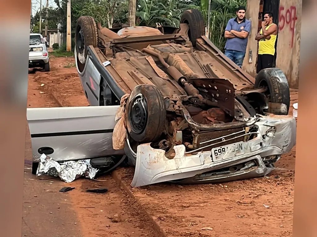 Motociclista morre ao bater em carro conduzido por motorista embriagado e sem habilitação na Capital Motociclista morre ao bater em carro conduzido por motorista embriagado e sem habilitação na Capital