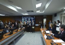 Comissão aprova MP da taxa das blusinhas: texto segue a plenários