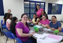 Mães atípicas aprendem crochê em capacitação da Escap