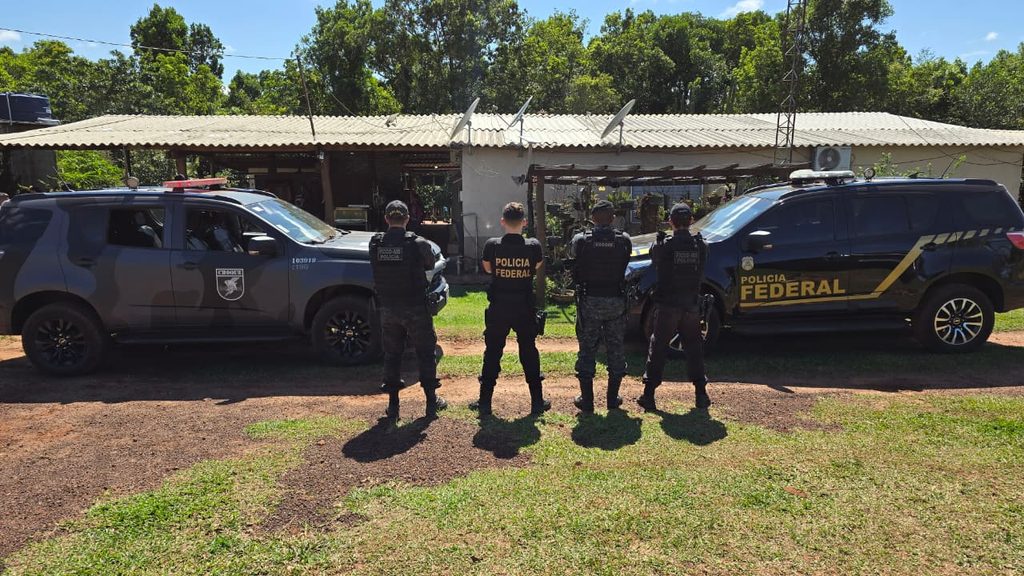 Operação Old School apreende relógios, joias, veículos, armas, munições e até R$ 26 mil em dinheiro