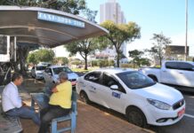 ‘Black’, caminhonetes e até uso dos corredores de ônibus renovam a esperança dos taxistas da Capital