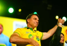 Flávio Bolsonaro diz que irá ao debate da Globo mesmo sem Lula