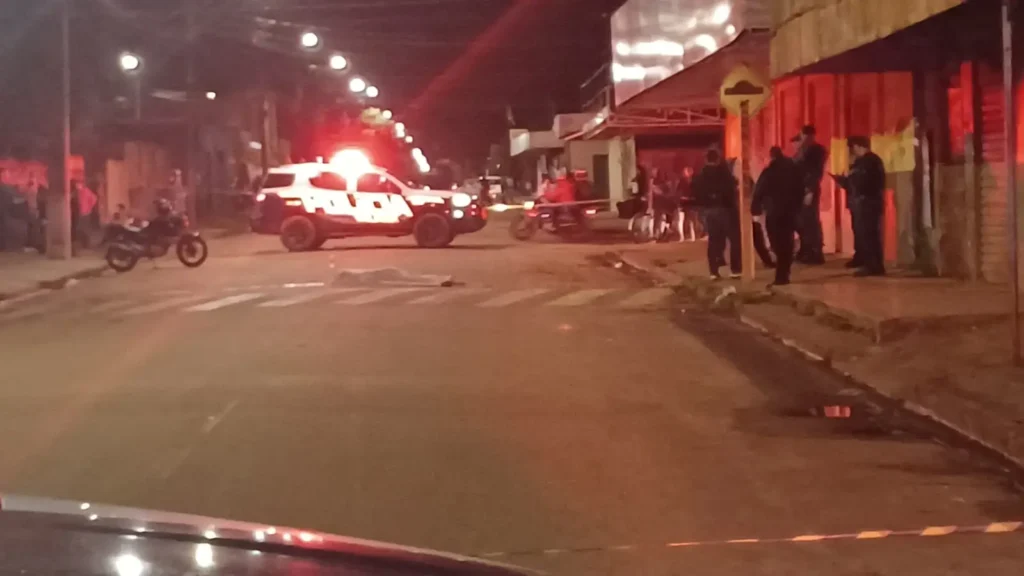 Corpo é encontrado carbonizado em imóvel incendiado na favela da Homex Corpo é encontrado carbonizado em imóvel incendiado na favela da Homex
