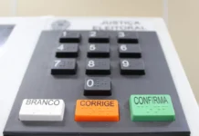 Pesquisa aponta Flávio Bolsonaro com 40% e Riedel com 49% em MS