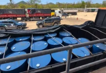 Receita e PF retêm carreta com 15 toneladas de acetato de etila em Corumbá