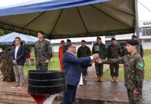 Antes de chegar à Praça Antônio João, Chama da Pátria foi acesa na 4ª Brigada de Dourados