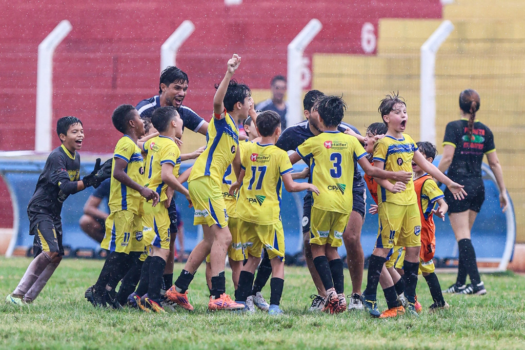 Pantanal e Náutico largam na frente nas semifinais do Estadual Sub-15 Pantanal e Náutico largam na frente nas semifinais do Estadual Sub-15