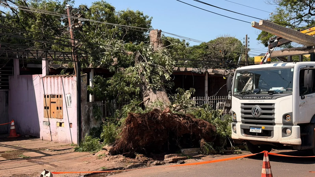 Mais de 60h após o temporal, ainda há imóveis sem energia em Campo Grande Mais de 60h após o temporal, ainda há imóveis sem energia em Campo Grande