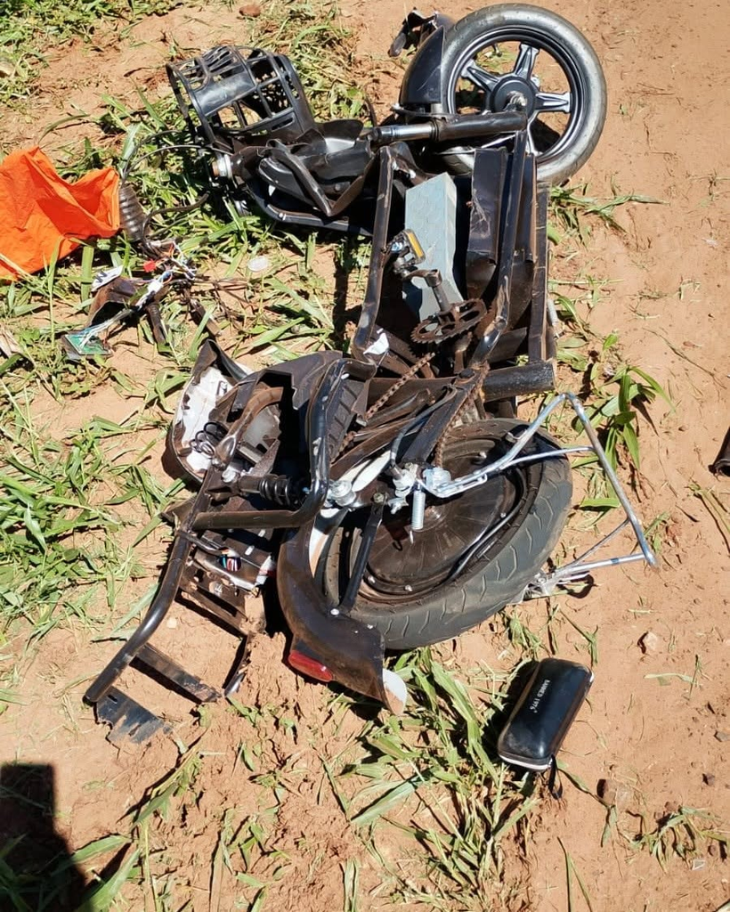 Bicicleta elétrica é atropelada por caminhonete na BR-163; pai e filha de 2 anos ficam feridos Bicicleta elétrica é atropelada por caminhonete na BR-163; pai e filha de 2 anos ficam feridos